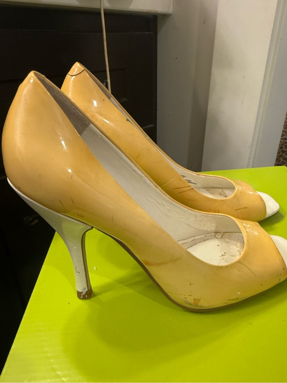 BCBGeneration Ariel Yellow Patent Peep Toe Pumps Heels Size 7